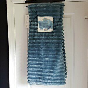 NEW! EXQUISITE Plush RIBBED PLUSH THROW BLANKET
